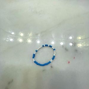 Seed bead blue and white bracelet